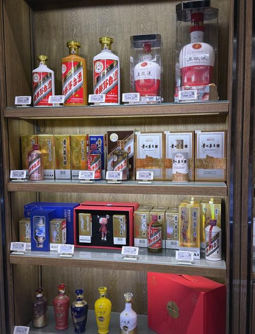 胖东来烟酒超市:各种美酒任你选